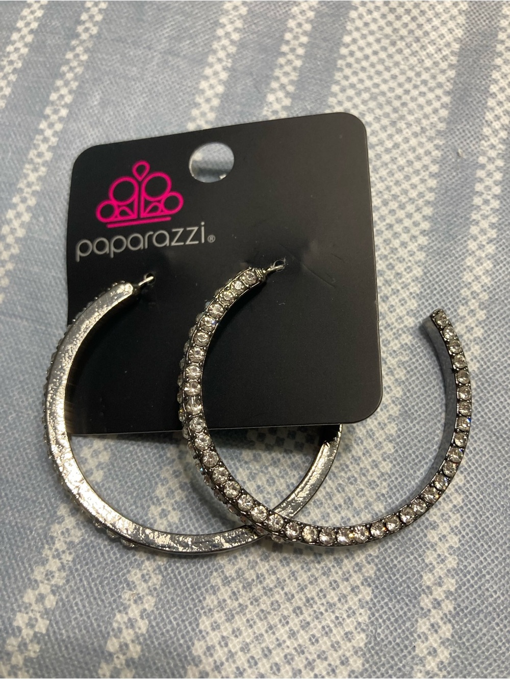 NWT Paparazzi open hoop earrings.